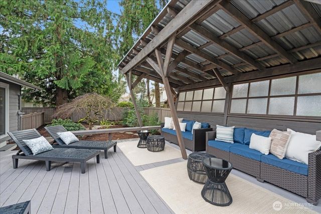 6101 85th Place SE, Mercer Island, WA 98040