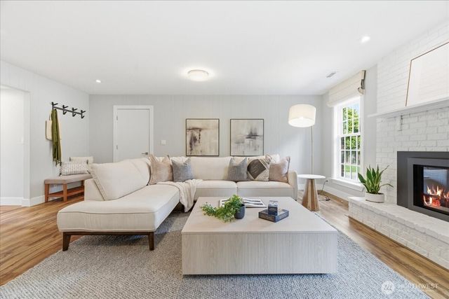 6101 85th Place SE, Mercer Island, WA 98040