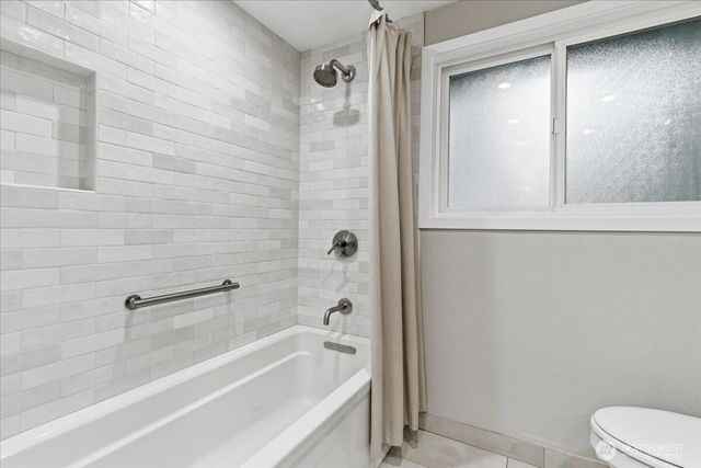 6101 85th Place SE, Mercer Island, WA 98040