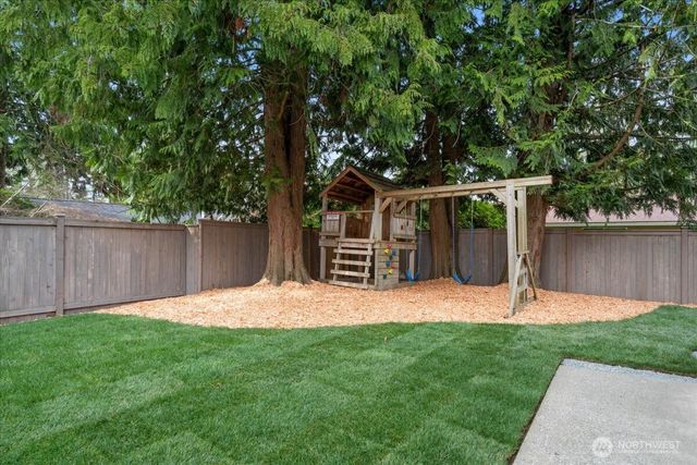 6101 85th Place SE, Mercer Island, WA 98040