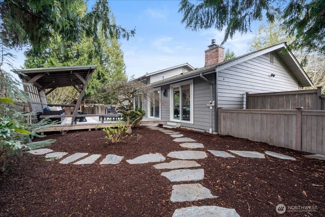 6101 85th Place SE, Mercer Island, WA 98040