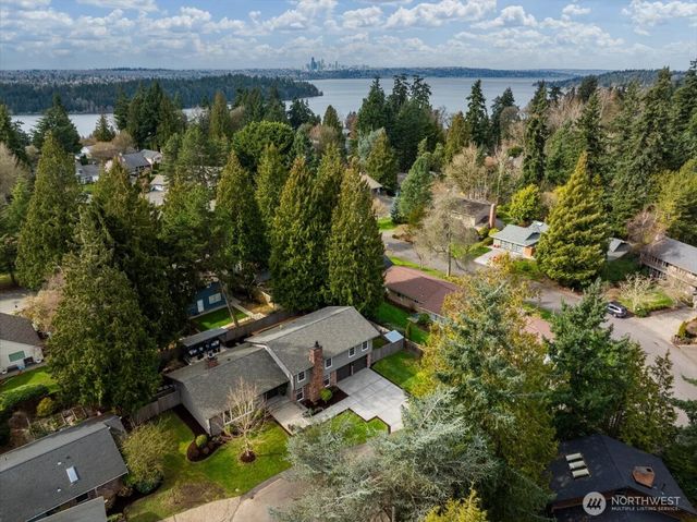 6101 85th Place SE, Mercer Island, WA 98040