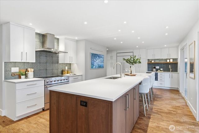 6101 85th Place SE, Mercer Island, WA 98040