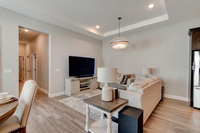 828 MIDDLETON STREET, Debary, FL 32713