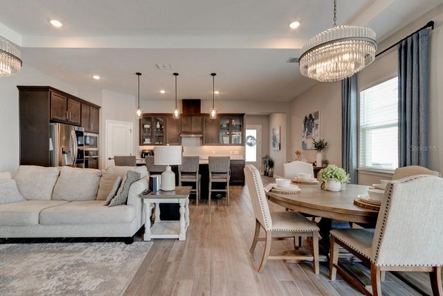 828 MIDDLETON STREET, Debary, FL 32713