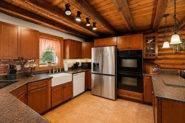 13 Skylark Ave, Plymouth, MA 02360
