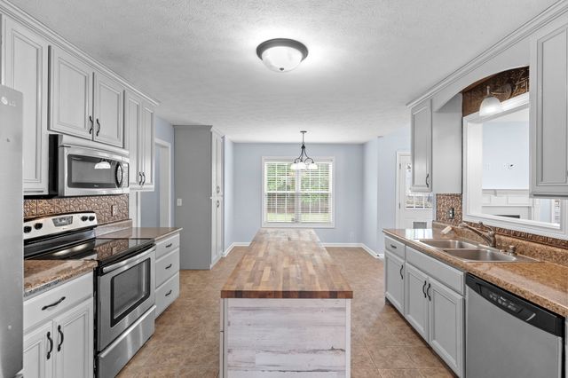 2916 Brewster Dr, Clarksville, TN 37042