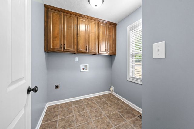 2916 Brewster Dr, Clarksville, TN 37042