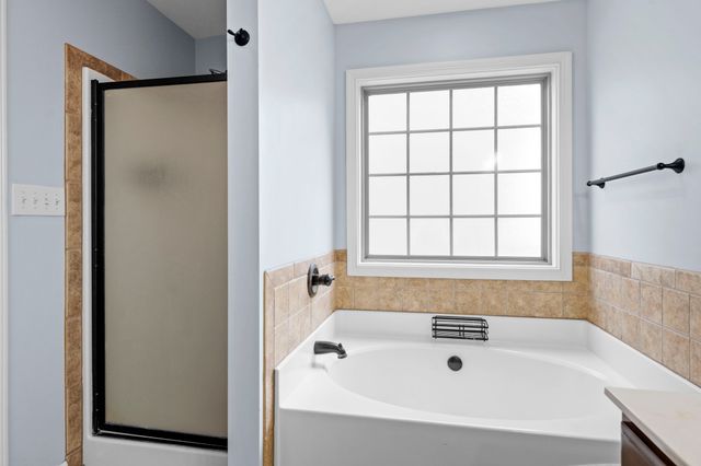 2916 Brewster Dr, Clarksville, TN 37042