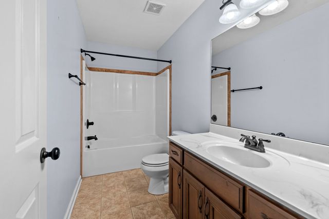 2916 Brewster Dr, Clarksville, TN 37042