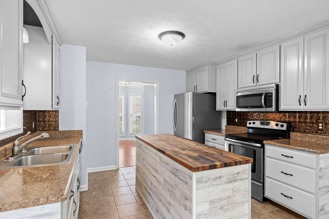 2916 Brewster Dr, Clarksville, TN 37042