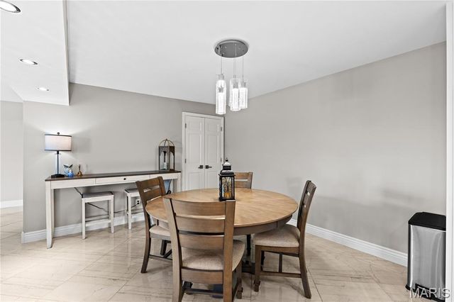 964 Claytonbrook Drive 2B, Ballwin, MO 63011