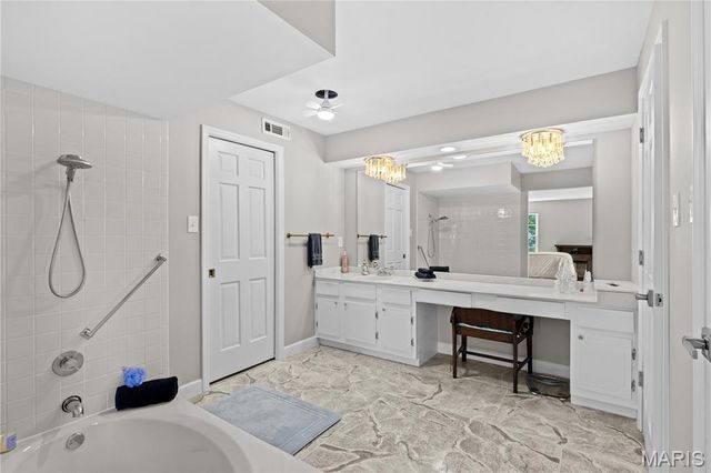 964 Claytonbrook Drive 2B, Ballwin, MO 63011
