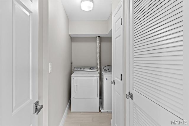 964 Claytonbrook Drive 2B, Ballwin, MO 63011