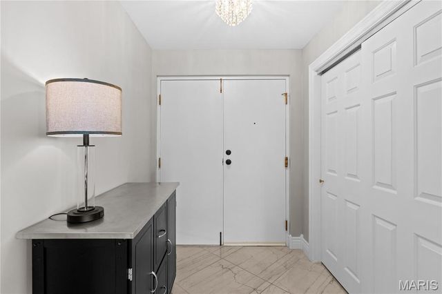 964 Claytonbrook Drive 2B, Ballwin, MO 63011