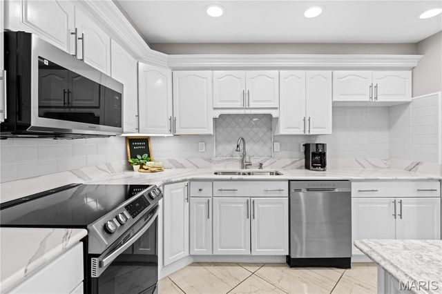 964 Claytonbrook Drive 2B, Ballwin, MO 63011