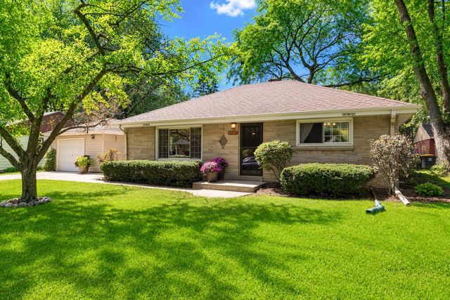 4537 N 101st STREET, Wauwatosa, WI 53225
