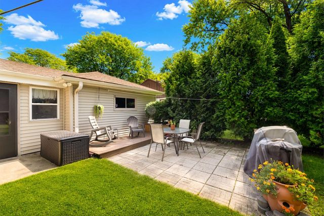 4537 N 101st STREET, Wauwatosa, WI 53225
