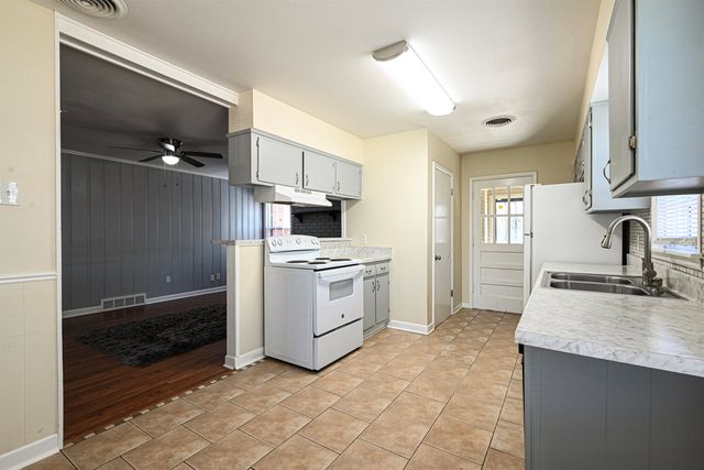 5585 MILFORD RD, Memphis, TN 38120