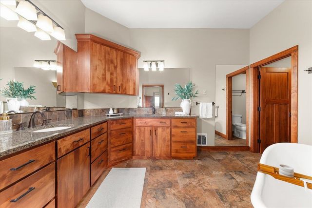 5006 N Indian Bluff Ln, Spokane, WA 99224