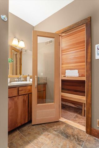 5006 N Indian Bluff Ln, Spokane, WA 99224