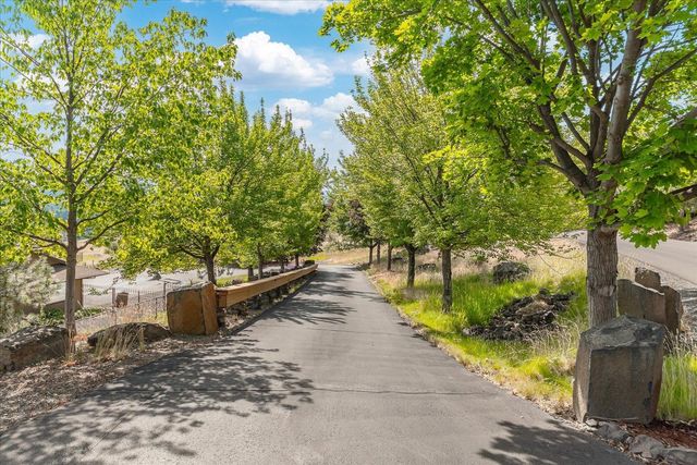 5006 N Indian Bluff Ln, Spokane, WA 99224