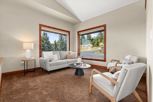5006 N Indian Bluff Ln, Spokane, WA 99224