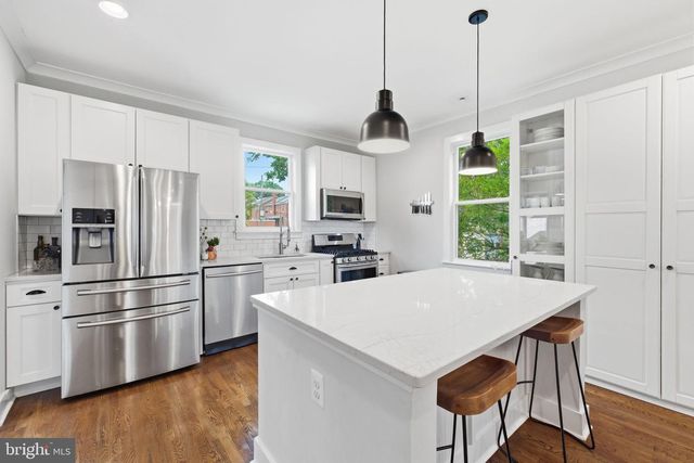 2211 R ST SE, Washington, DC 20020