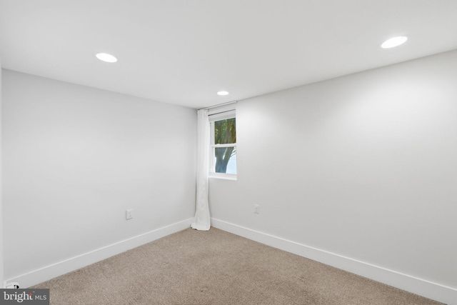 2211 R ST SE, Washington, DC 20020