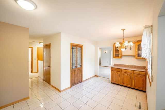 15361 S Bluff Road, South Beloit, IL 61080