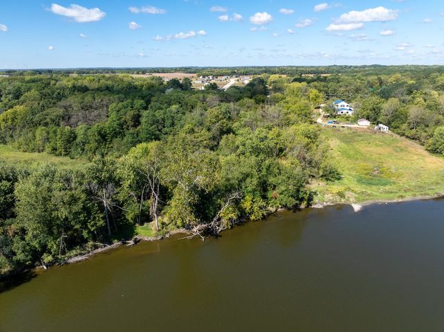 15361 S Bluff Road, South Beloit, IL 61080