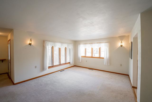 15361 S Bluff Road, South Beloit, IL 61080