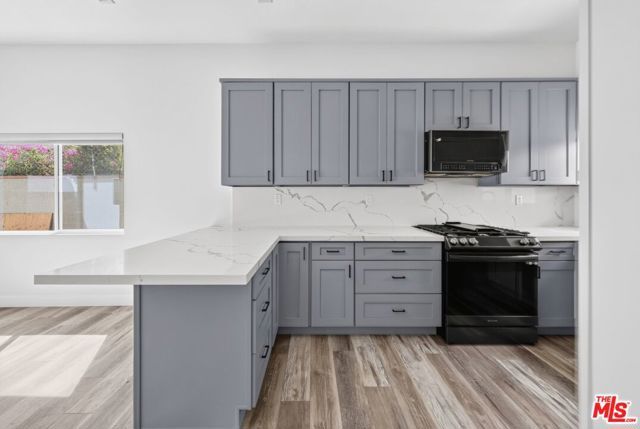 6635 Riverton Avenue, Los Angeles, CA 91606