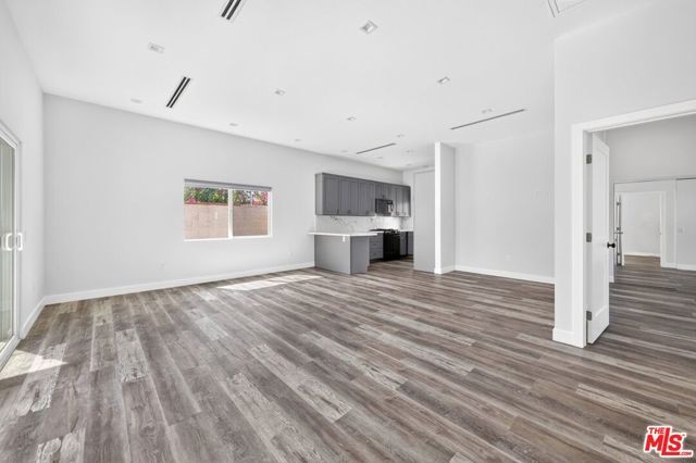 6635 Riverton Avenue, Los Angeles, CA 91606