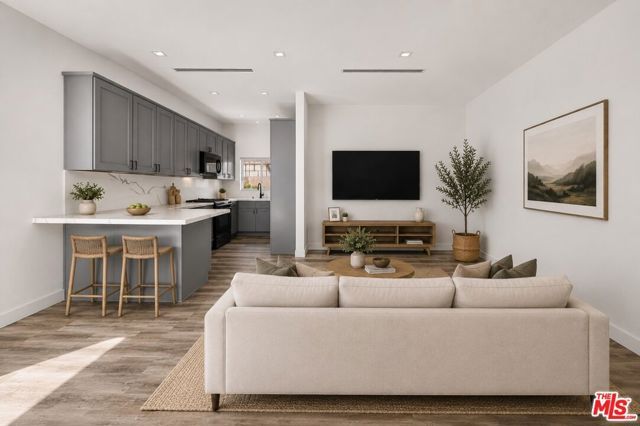 6635 Riverton Avenue, Los Angeles, CA 91606