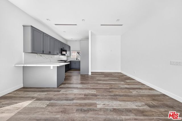 6635 Riverton Avenue, Los Angeles, CA 91606