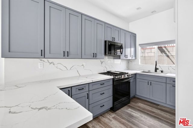 6635 Riverton Avenue, Los Angeles, CA 91606
