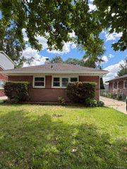 1244 E Dallas Avenue, Madison Heights, MI 48071