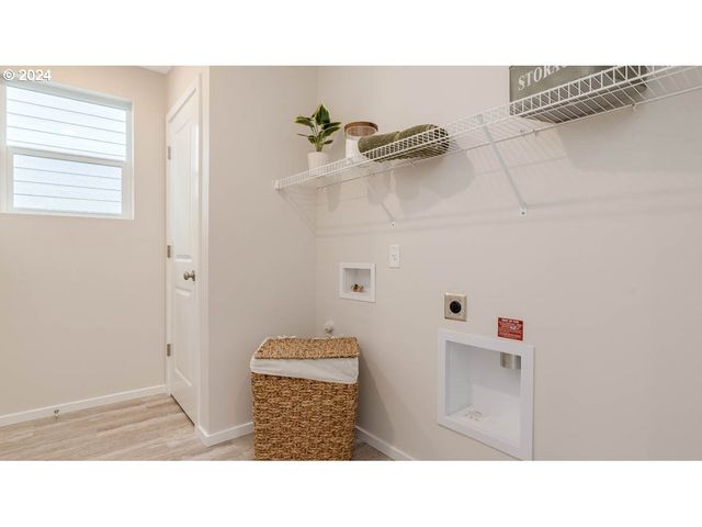 4938 Dilling Ave Ne, Salem, OR 97301