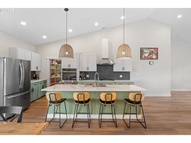 279 STEWART Dr, Kelso, WA 98626