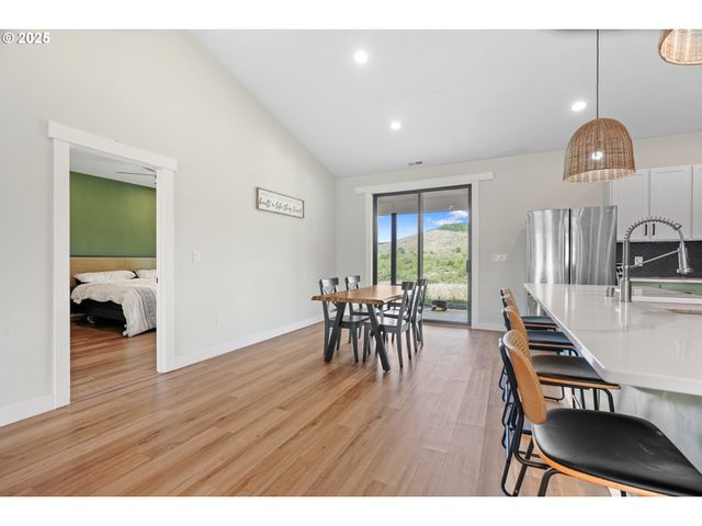 279 STEWART Dr, Kelso, WA 98626