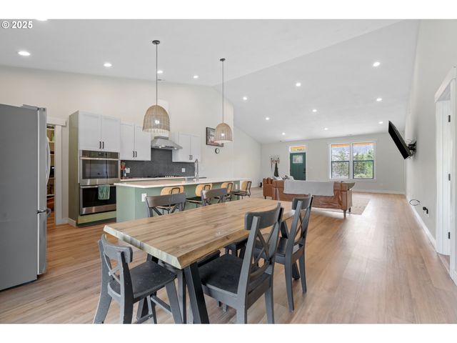 279 STEWART Dr, Kelso, WA 98626