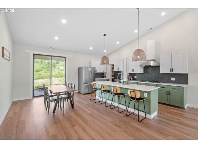 279 STEWART Dr, Kelso, WA 98626