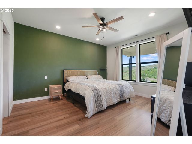 279 STEWART Dr, Kelso, WA 98626