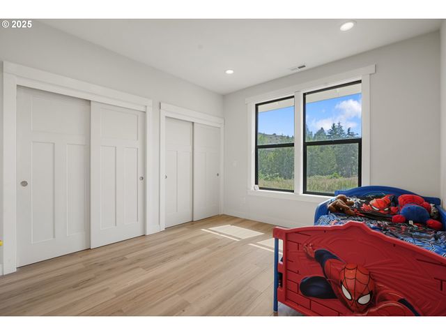 279 STEWART Dr, Kelso, WA 98626