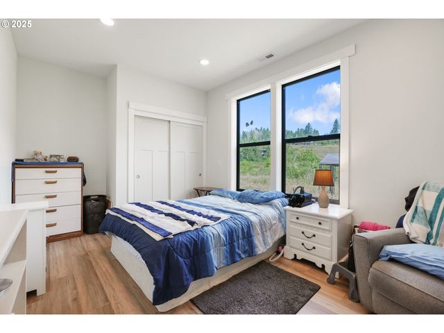 279 STEWART Dr, Kelso, WA 98626