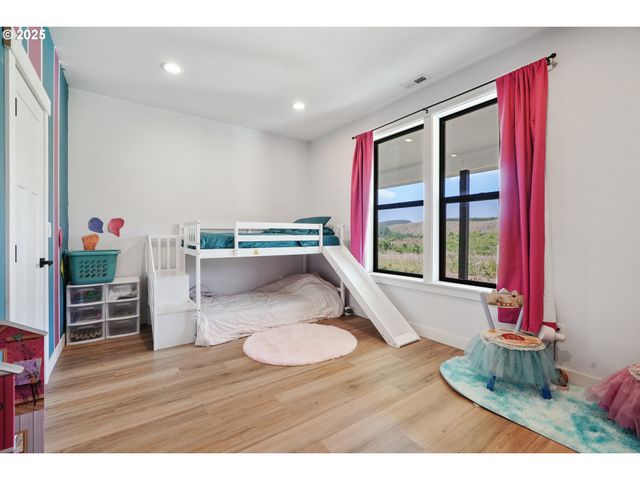 279 STEWART Dr, Kelso, WA 98626