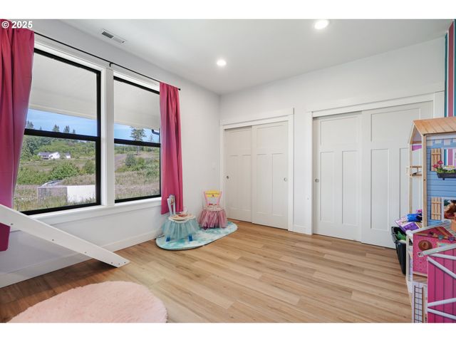 279 STEWART Dr, Kelso, WA 98626