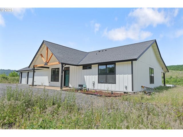 279 STEWART Dr, Kelso, WA 98626