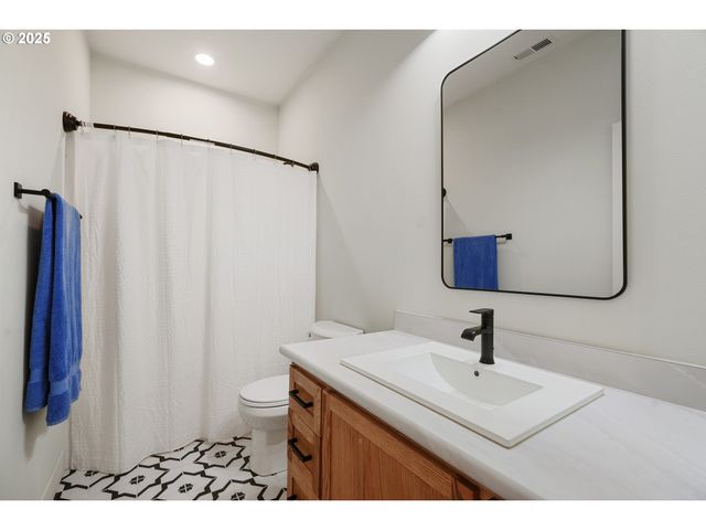 279 STEWART Dr, Kelso, WA 98626